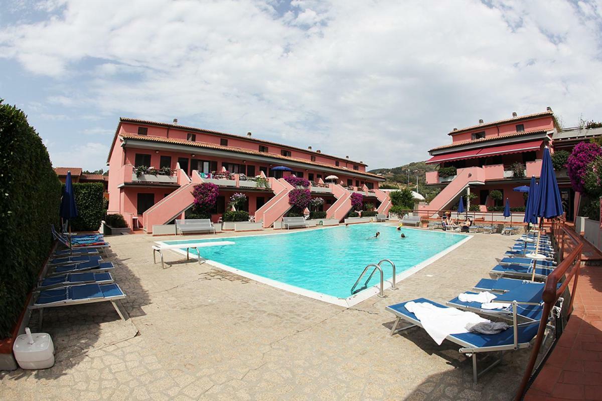 Elba Vip Aparthotel Porto Azzurro Exteriör bild