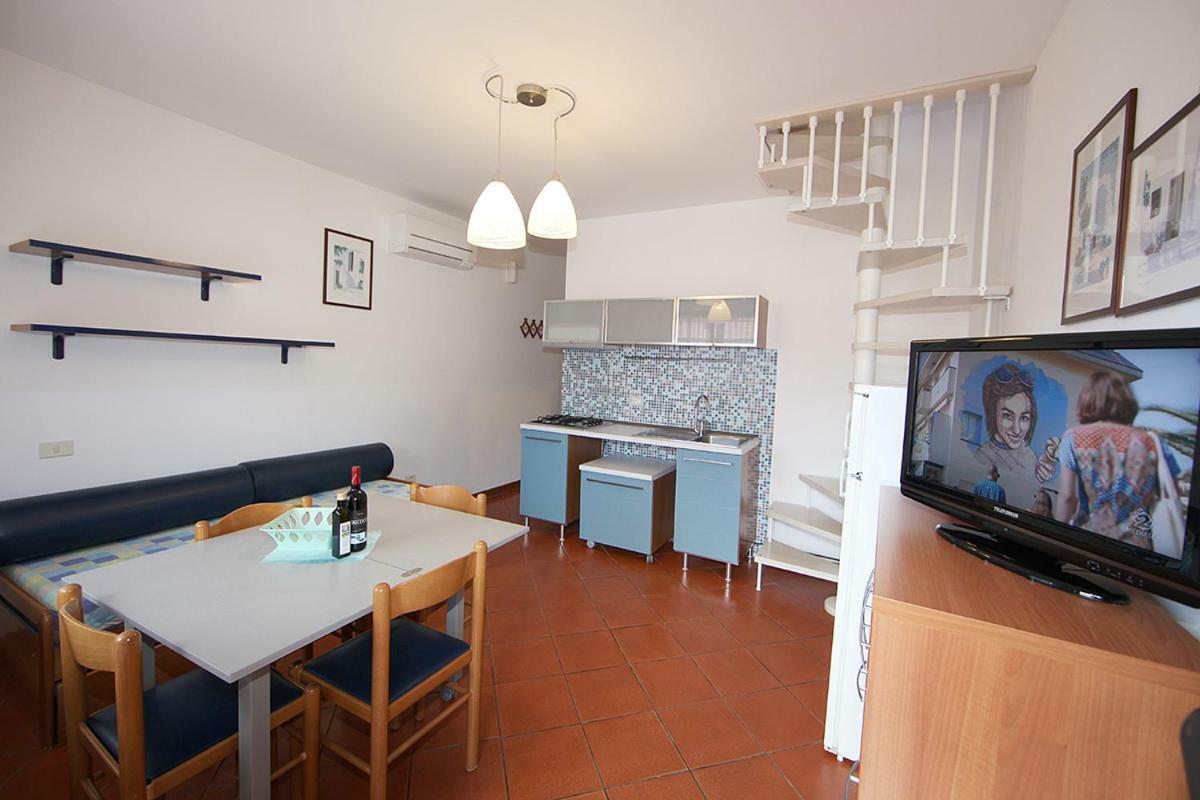 Elba Vip Aparthotel Porto Azzurro Exteriör bild