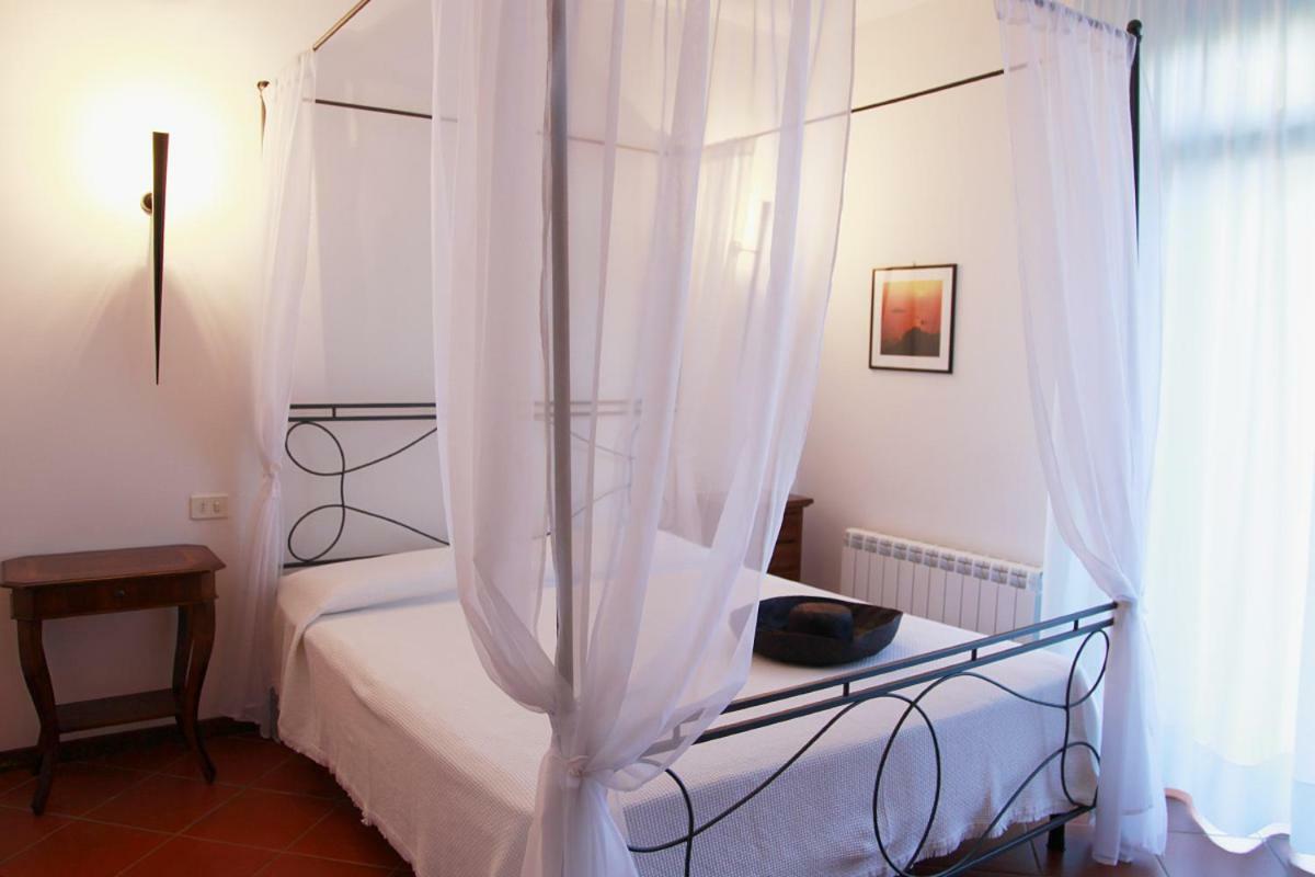 Elba Vip Aparthotel Porto Azzurro Exteriör bild