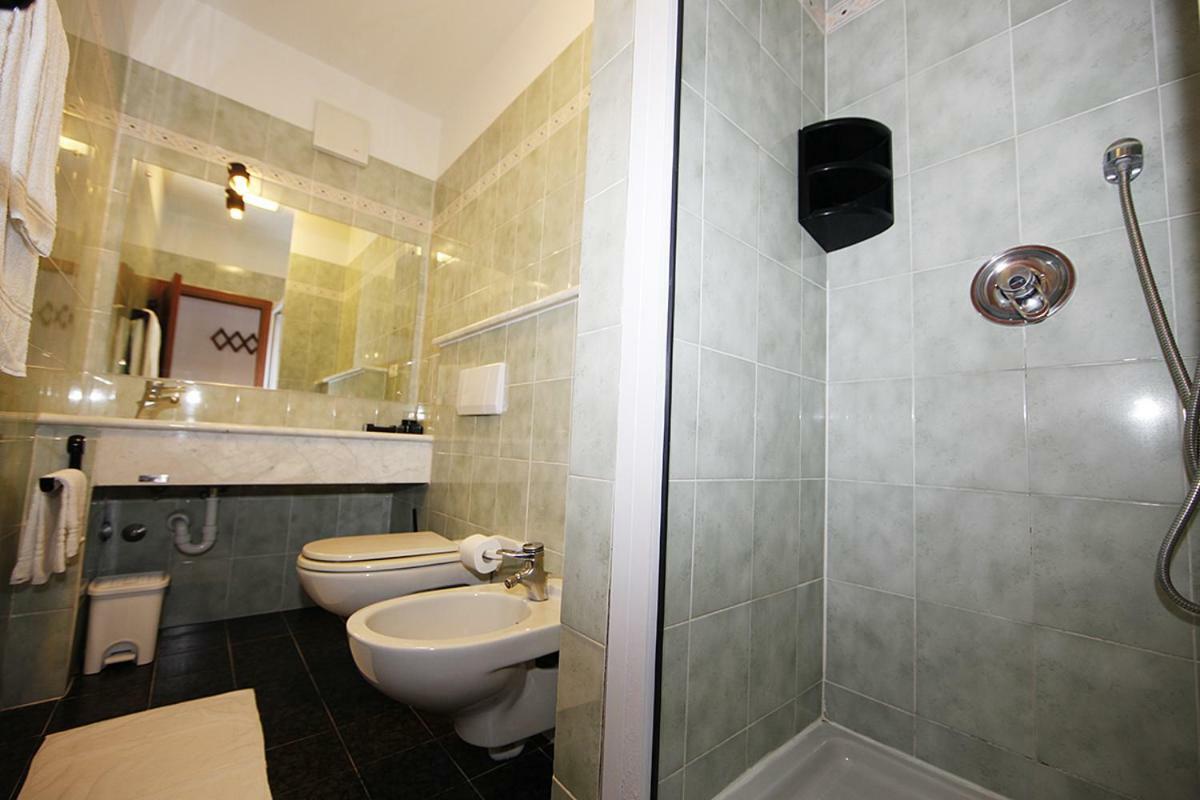 Elba Vip Aparthotel Porto Azzurro Exteriör bild