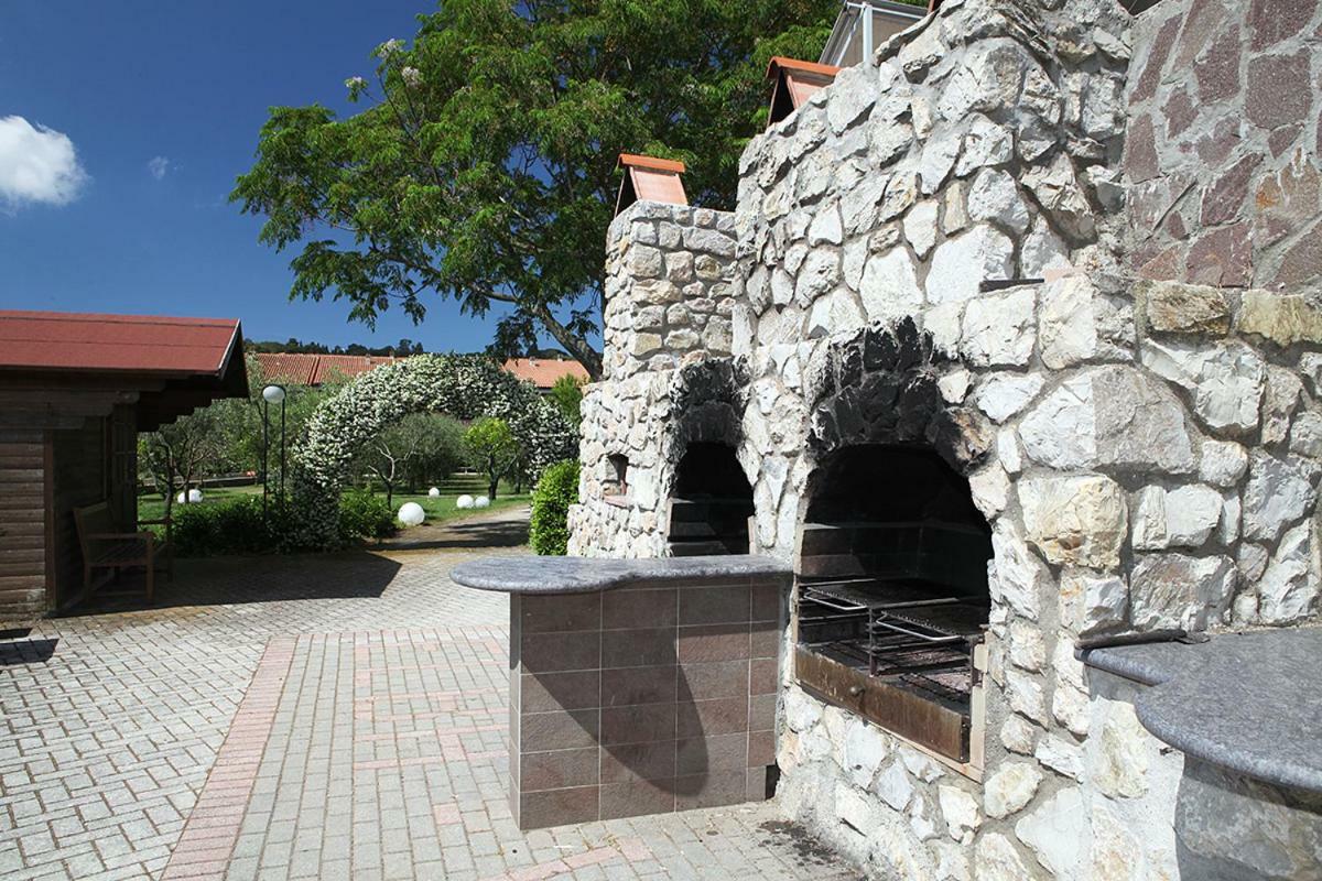 Elba Vip Aparthotel Porto Azzurro Exteriör bild