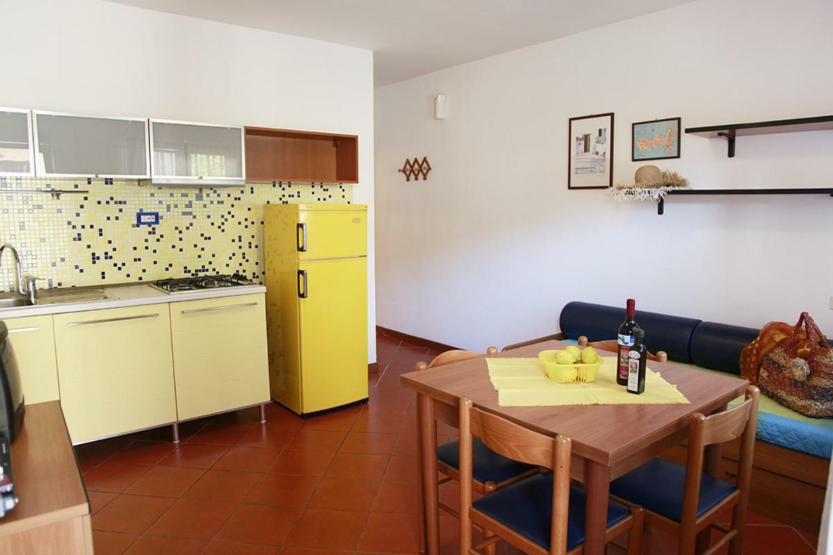 Elba Vip Aparthotel Porto Azzurro Exteriör bild